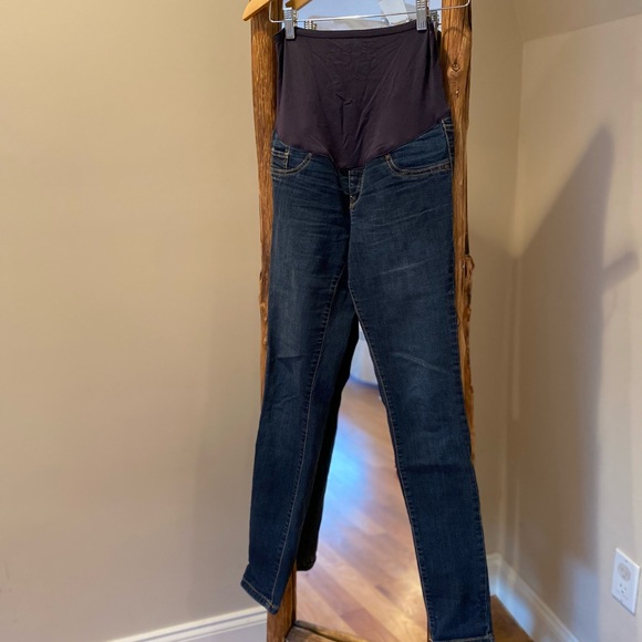 Old navy maternity jeans - Picture 1 of 5